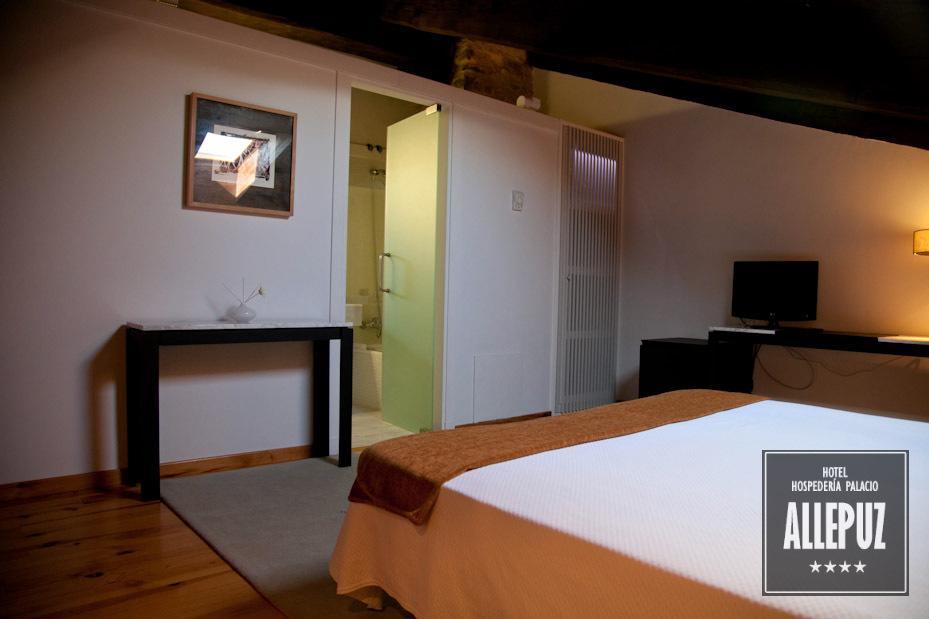 Hotel Hospedería Palacio de Allepuz Habitación foto